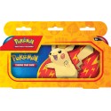 POKÉMON : BTS 2 BOOSTERS + PLUMIER PIKACHU - ASMODEE - Cartes - ASMODEE